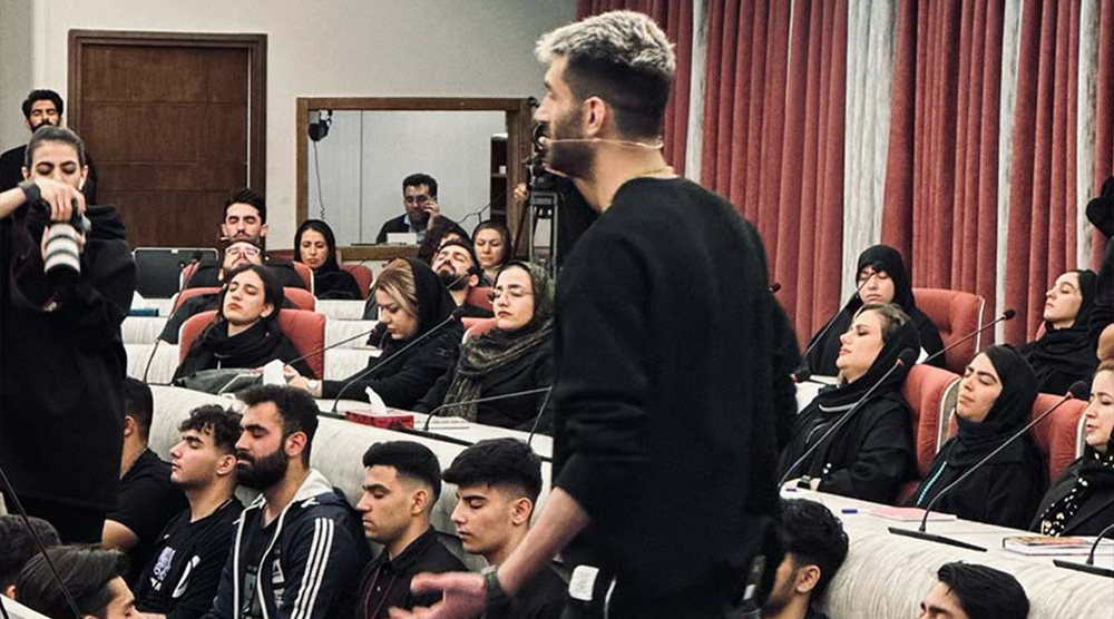 مدیتیشن دسته جمعی در سمینار انفجار نور ارصلان اسدی