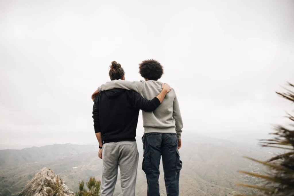 حضور خداوند در زندگی ما؛ چگونه ایمان به خدا آرامش و معجزه میآفریند