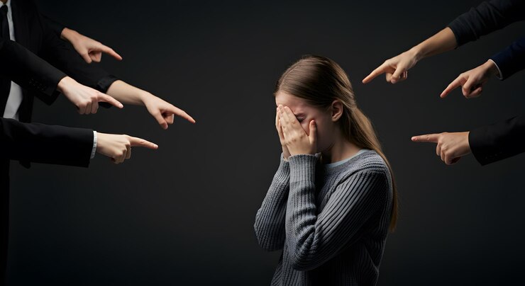 چگونه با تهمت و افترا برخورد کنیم و آرامش خود را حفظ کنیم؟